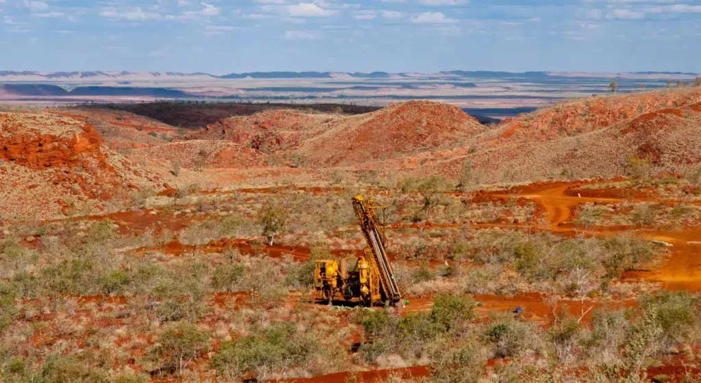When Standard Mining Technology Falls Short: The Value of Mining Engineering Consulting 2 Desert landscape with mining equipment visible.